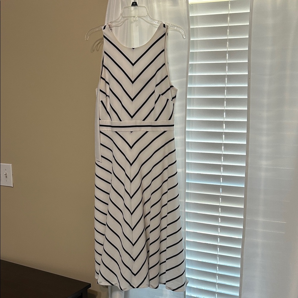 Jessica Howard Black and White Chevron Midi Dress